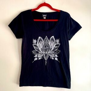 Chin Up Apparel Scoop Neck Tee Shirt with Lotus Design Size M